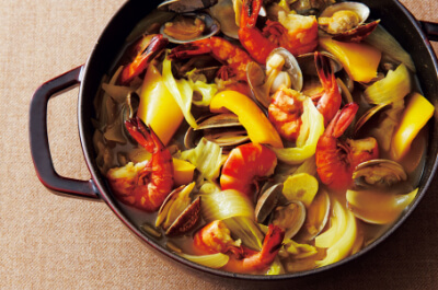 ピリ辛でポカポカ♪「海鮮カレー鍋」レシピ【工程写真付】