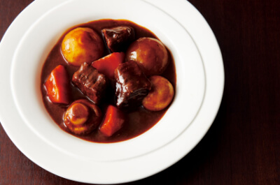 初めてでも簡単!「ビーフシチュー」レシピ【工程写真付】