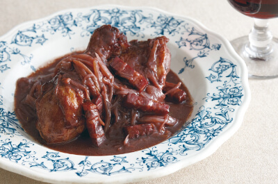 フランスのレストラン気分♪「鶏の赤ワイン煮 ~コック・オ・ヴァン~」レシピ【工程写真付】