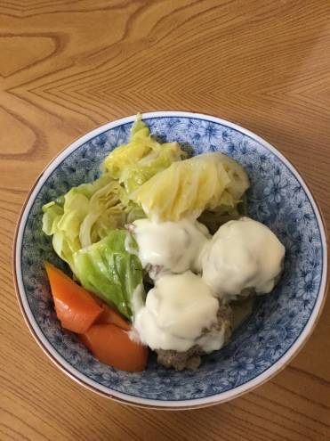 春きゃべつと肉団子のコンソメスープ煮