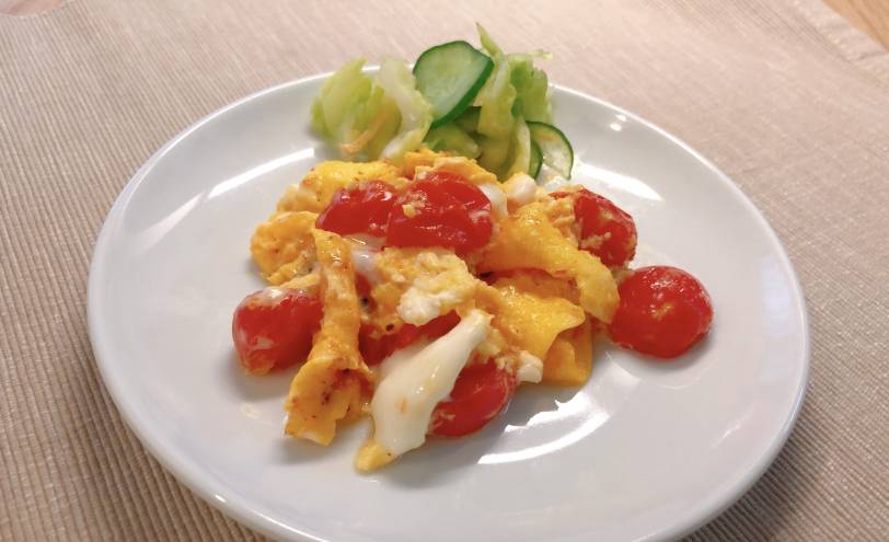 爽やか 濃厚 トマトとチーズのスクランブルエッグ レシピ みんなのきょうの料理 おいしいレシピや献立を探そう