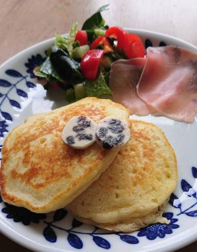 もちふわポテトパンケーキ　レーズンバターのっけ