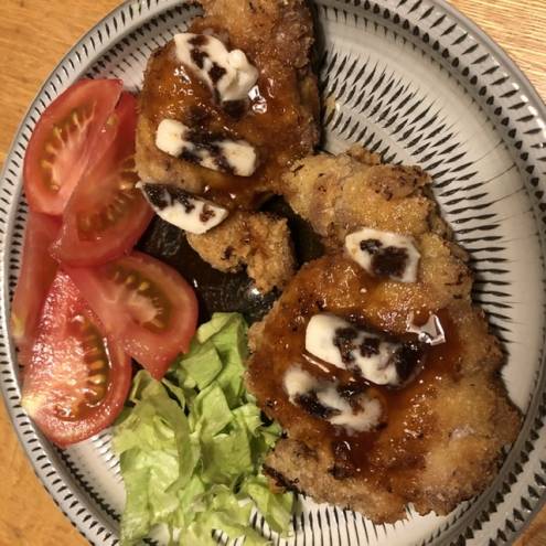 バルサミコソースのチキンカツ☆レーズンバターのせ