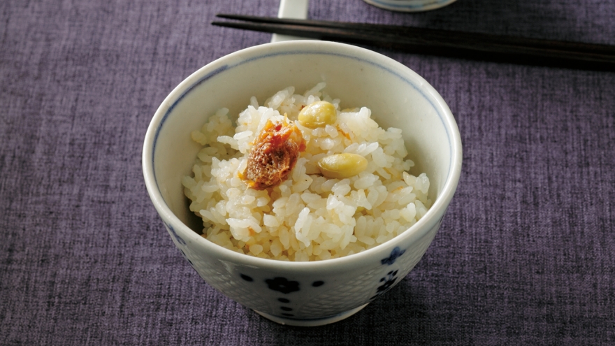 さしす梅干と大豆の炊き込みご飯 レシピ 横山 タカ子さん みんなのきょうの料理 おいしいレシピや献立を探そう