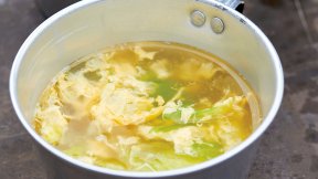 レタスの卵とじスープ