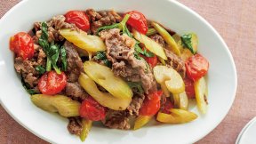 牛こまとセロリのレモン炒め