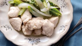 鶏むねとアスパラのバター蒸し