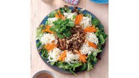 そうめんと牛肉のパクチーサラダ