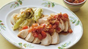 鶏むねとキャベツのフライパン蒸し トマトみょうがだれ
