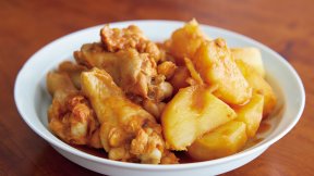 鶏手羽元とじゃがいもの韓国風肉じゃが
