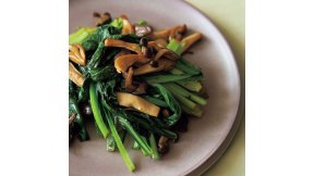 きのこと青菜の炒め物