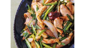 鶏肉とたまねぎのコチュジャン炒め