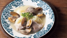 鶏肉とあさりとじゃがいものスープ