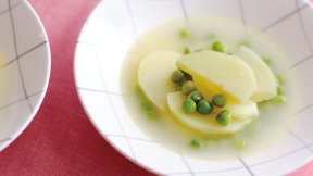新じゃがとグリンピースの塩バター煮