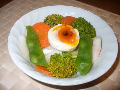 とろとろ卵×白ごま油の彩りサラダ