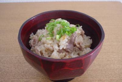 豚しょうがの炊き込みご飯（写真左上）