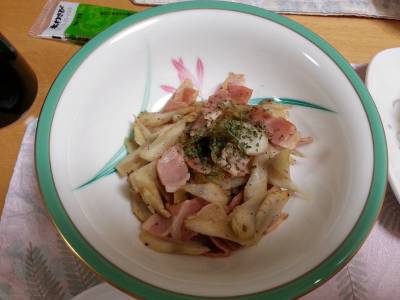 ささがきごぼうとベーコンのにんにく炒め