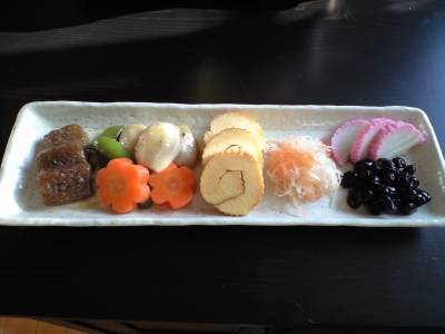 伊達巻と蒲鉾の初日盛り