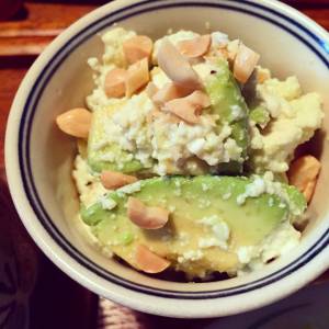 アボカドとピーナツの白あえ風