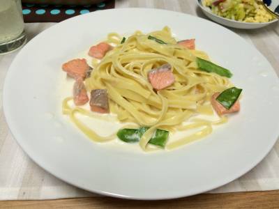 サーモンとそら豆のクリームソーススパゲッティ