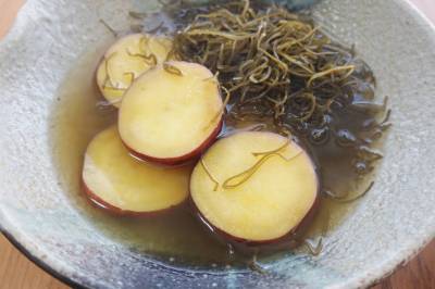 さつまいもと切り昆布の煮物