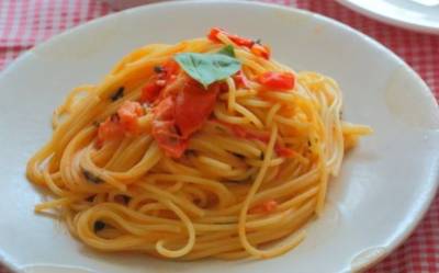 フレッシュトマトのパスタ