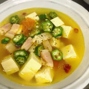 豆腐とトマトの ピリ辛スープ