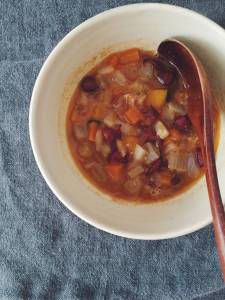 たっぷり野菜と豆のスープ