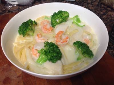 えびとブロッコリのクリームパスタ