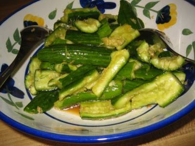 たたききゅうりのしょうが風味