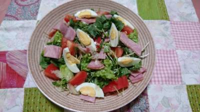 ハムと野菜のボリュームサラダ