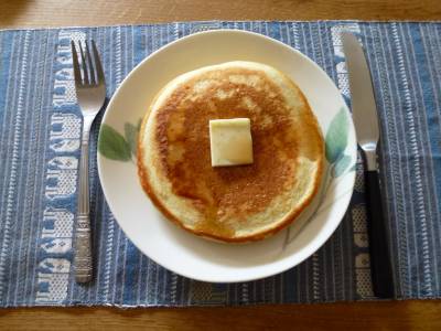 バターとはちみつかけホットケーキ