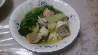 鶏肉、たら、野菜の寄せ鍋