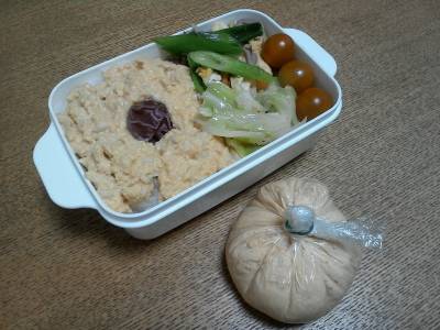 ひき肉いり卵の茶きん弁当