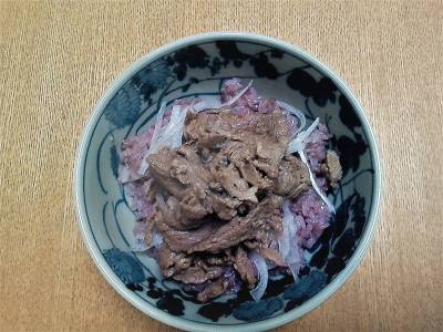 赤ワイン酢飯の牛丼