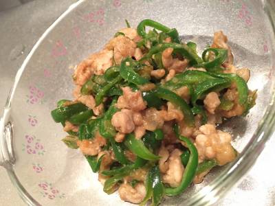 和風青椒牛肉絲(チンジャオニューロースー)