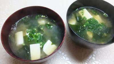 豆腐とわかめのみそ汁