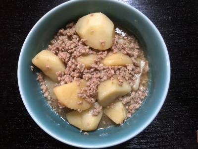 新じゃがと豚ひき肉の和風煮