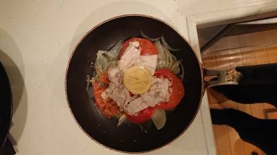 豚肉と野菜のレモンスープ蒸し