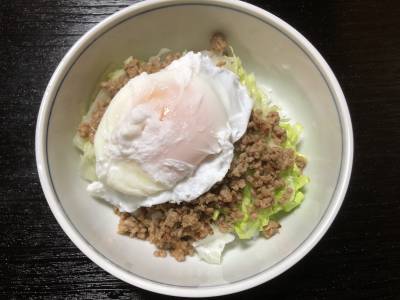 肉みそ丼 しょうゆ卵のせ