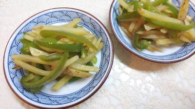 じゃがいもとピーマンのシャキシャキ炒め