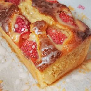 いちごの生パウンドケーキ