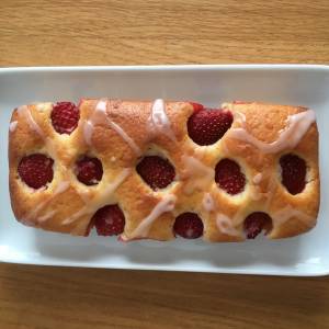 いちごの生パウンドケーキ