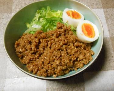 肉みそ丼 しょうゆ卵のせ