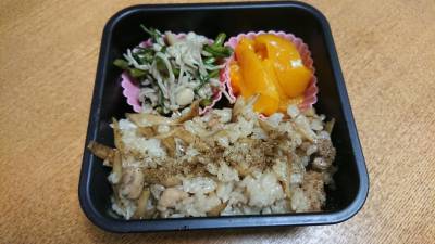 鶏ごぼうの混ぜご飯