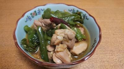 丸ごとピーマンと鶏肉の煮物