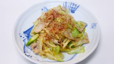 豚肉とキャベツの焼きうどん