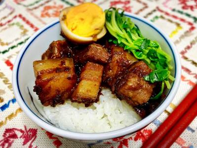 魯肉飯（ルーローファン）