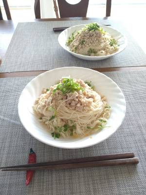 レンジで鶏そぼろのぶっかけそうめん