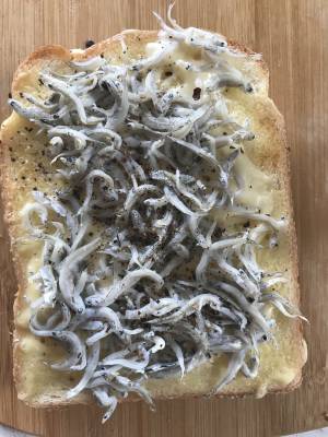 しらすのチーズマヨトースト